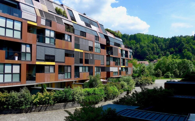 Sunny and Lively Apartment in City, Free Parking