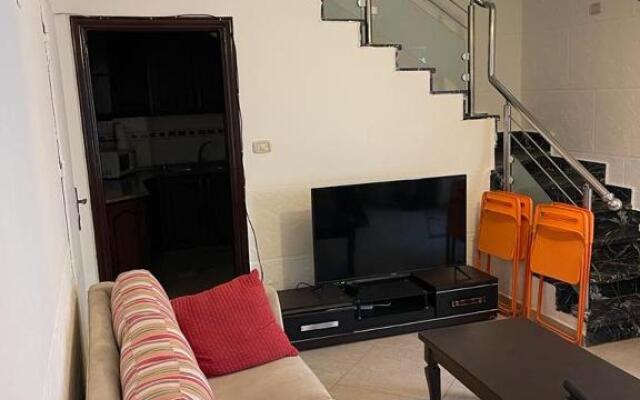 Lovely 2 bedroom apartment + with nice patio