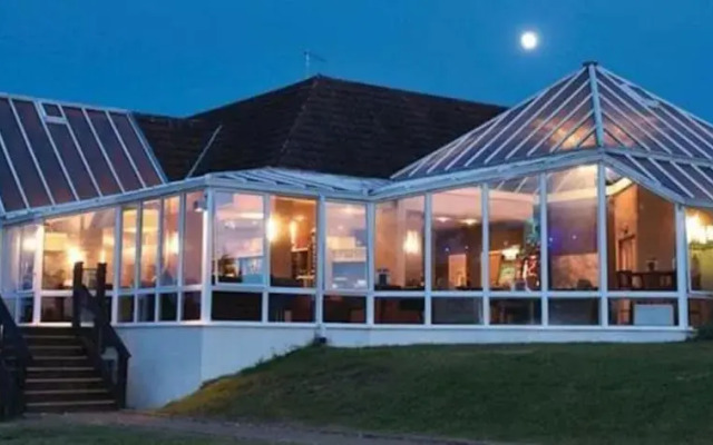 Thorness Bay - 3-bed Cabin - Sleeps 6 - Petsok