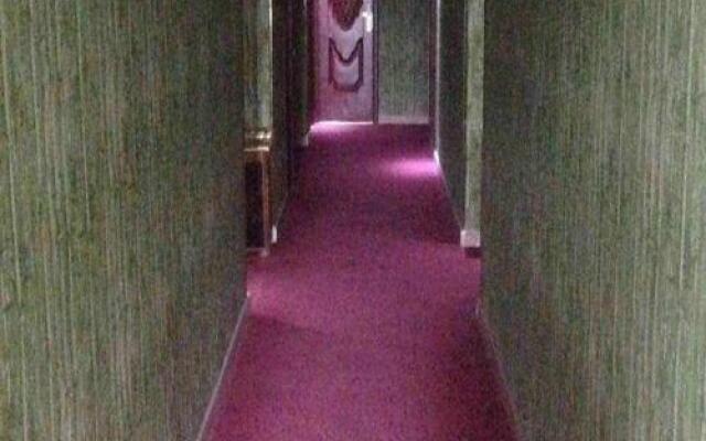 Yijia Business Inn