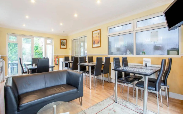 Flexistay Ambers Gatwick Aparthotel