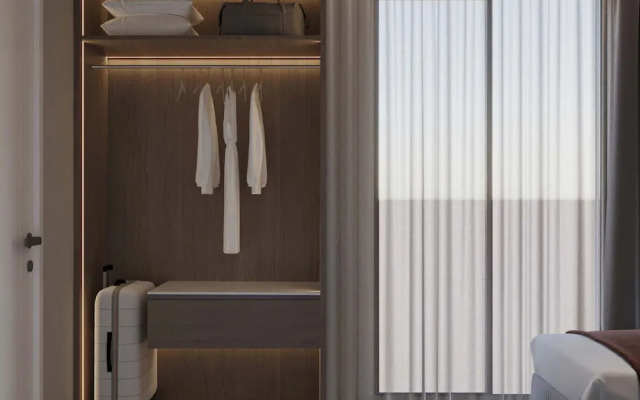 Holiday Hotel