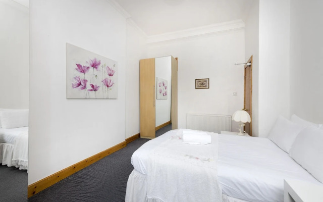 JOIVY Spacious 3 Bed Apartment In The Old Town
