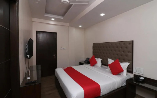 OYO 27802 Hotel Boom Room