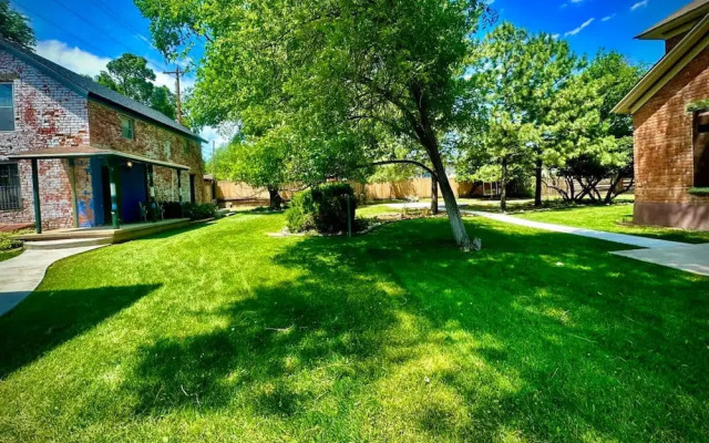 Franklin Fab Gallery House