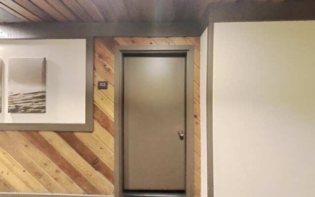 One Bedrooms At Snowbird Condos Slopeside - Free Wifi & Assigned Parking!