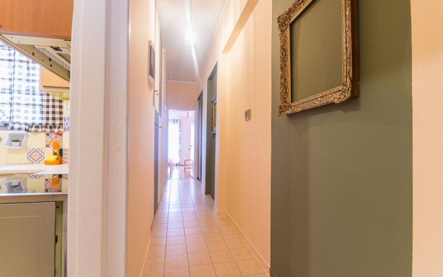 Comfy Kerameikos Apartment by Cloudkeys