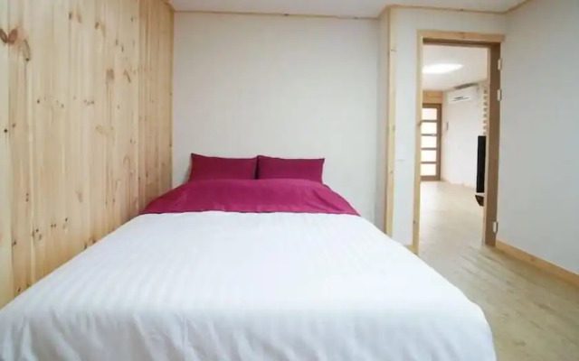 Gotjawal Geomun Oreum Pension