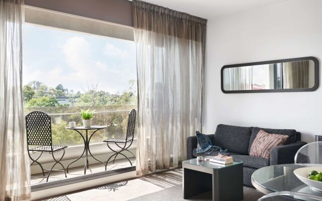 Dandenong Central Apartment Hotel