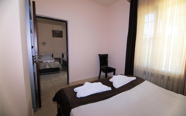 Comfort House Hotel - Image 2