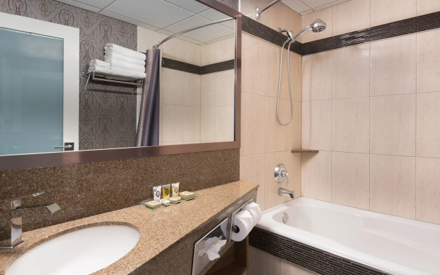 Carriage House Hotel & Conference Centre
