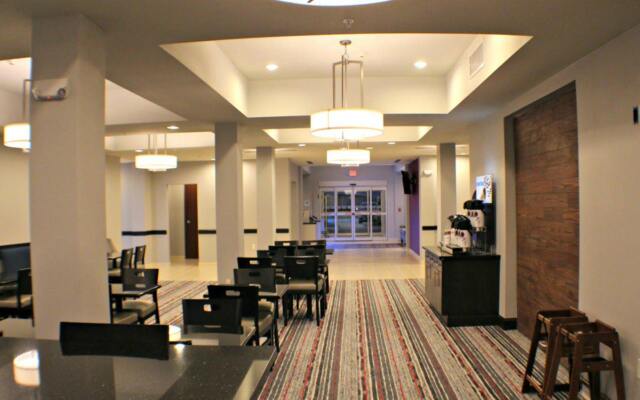 Holiday Inn Express & Suites Bonham by IHG