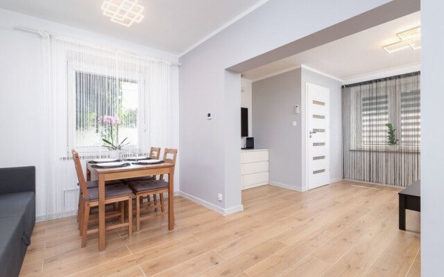 Apartment Gromadzka With A/C by Renters