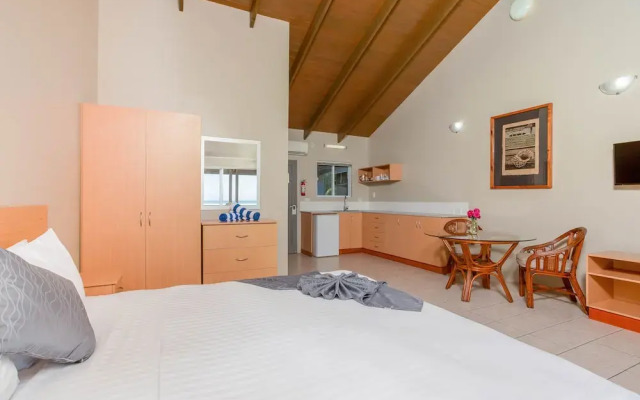 Moana Sands Beachfront Hotel