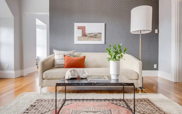 Pleasant Back Bay Suites by Sonder