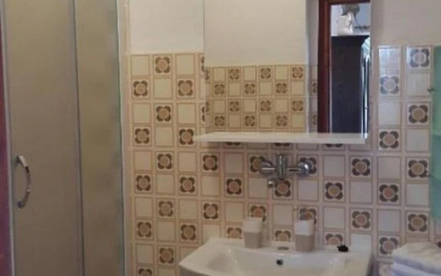 Nina - Free Private Parking - A4