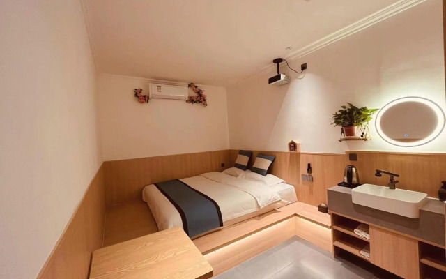 Ale Recluse Art Villa Hotel