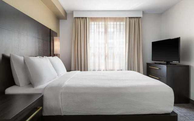 Staybridge Suites Philadelphia Valley Forge 422 by IHG