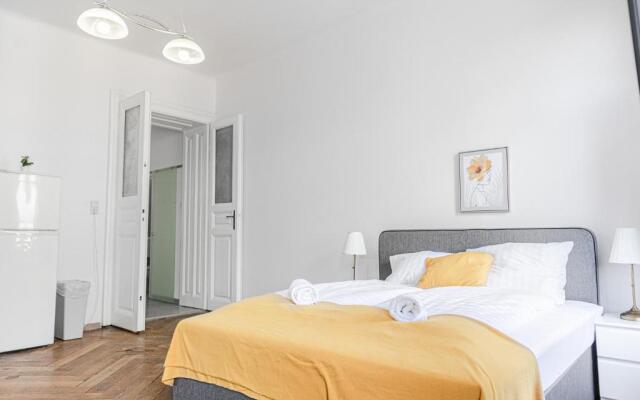 Cozy 2BR Apt. near AKH Hospital-ideal for Longstay