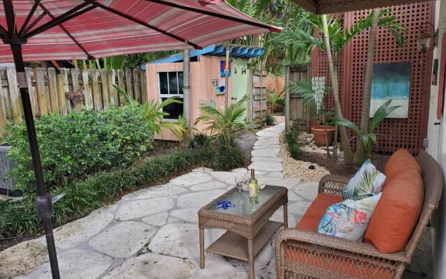 Downtown Whimsical Zen Paradise Pool, Tiki Bar, 2 blks from Atlantic Ave Delray