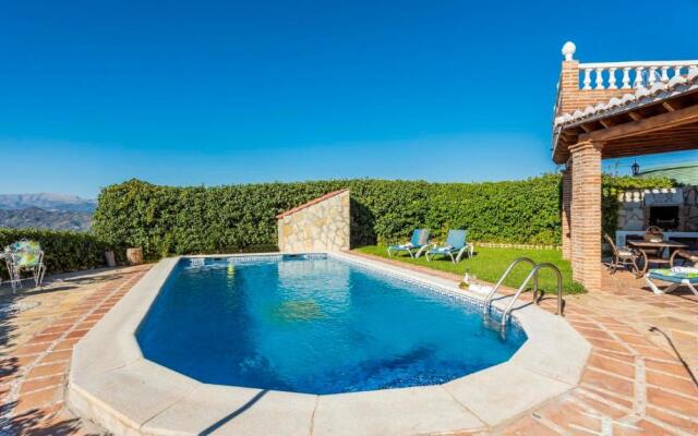 Casa La Noria Iznate by Ruralidays