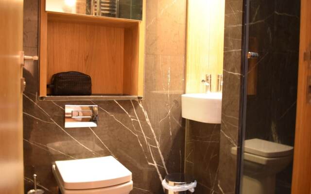 Modern 1 Bedroom Flat in Chelsea With Balcony