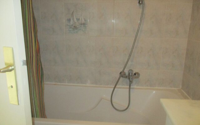 Azur Best Housing Cousin