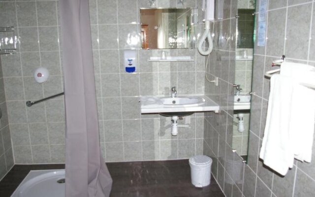 Queen Serenity Hotel