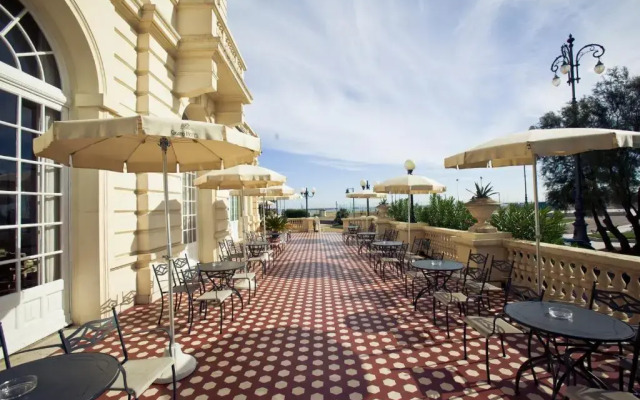 Grand Hotel