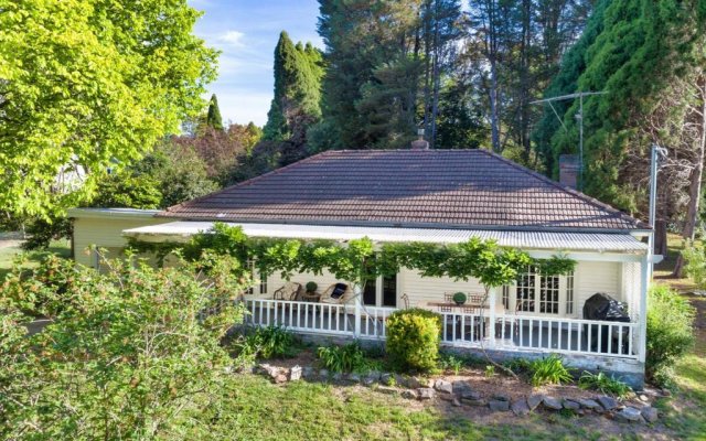 Redwood Cottage Burradoo getaway Southern Highlands 4pm Check Out Sunday