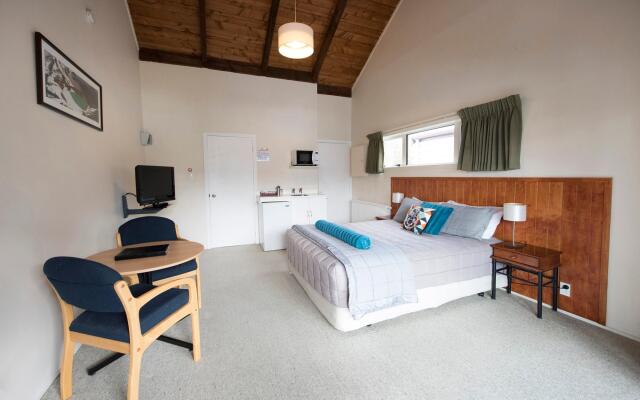 Adventure Lodge & Motel