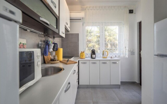 Nice Apartment in Malinska With Wifi and 3 Bedrooms