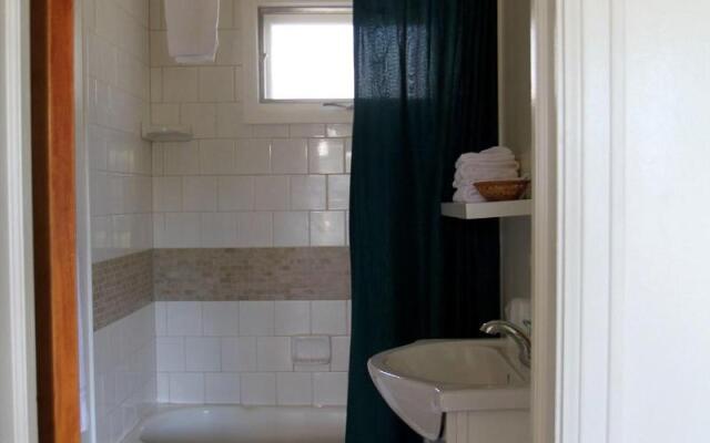 Sara Placid Inn & Suites