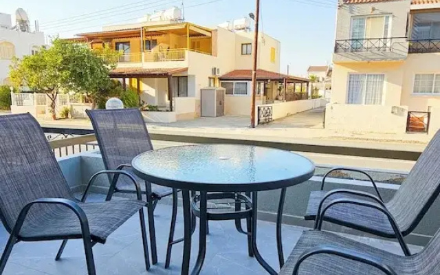 La Magenta Apartments