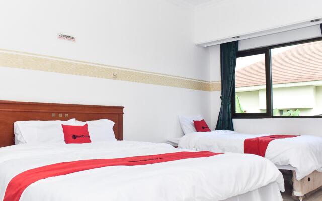 RedDoorz near Lenmarc Mall Surabaya