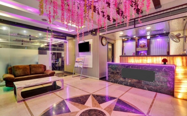 OYO 14422 Hotel Cosmos