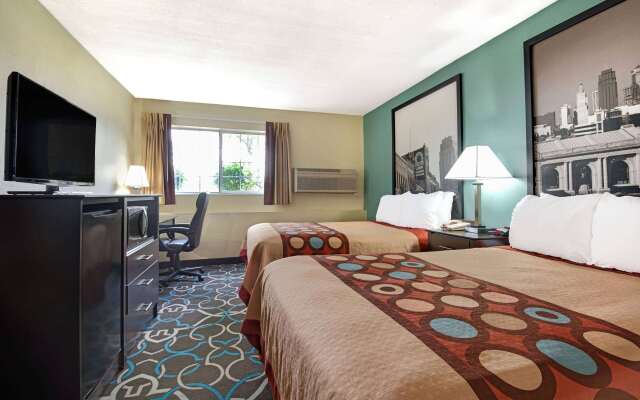 Super 8 by Wyndham Kansas City