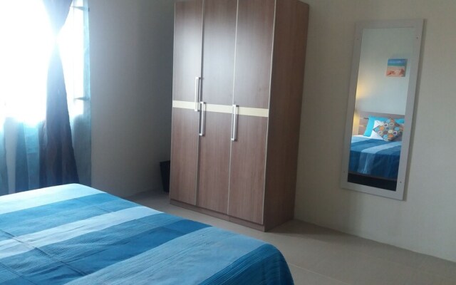 Sunny Private First Floor 1-br Beach Apartment With Spacious Balcony, Pool, Wifi