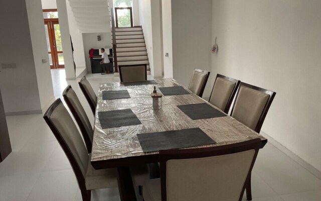 Spacious Stand-alone 2-bed Villa in Galle