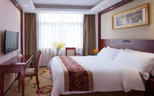 Vienna Hotel (Shenzhen Shiyan Shilong Community)