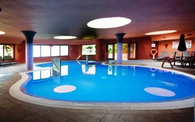 2 Bedrooms Apartment Frontline Beach