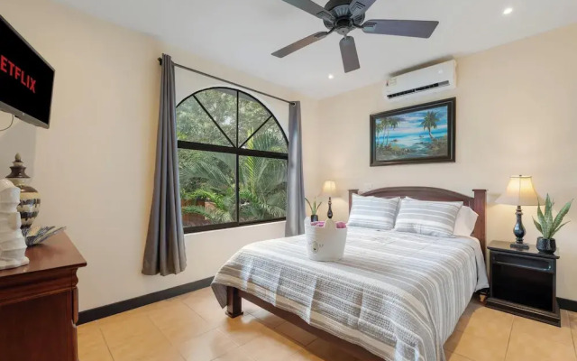 Suite 3 - Jaguar Beach & Pool 2 BR Condo