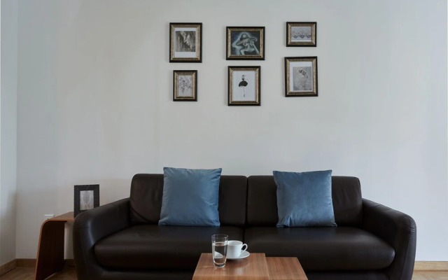 Chic One Bd Apartment with Hilton View
