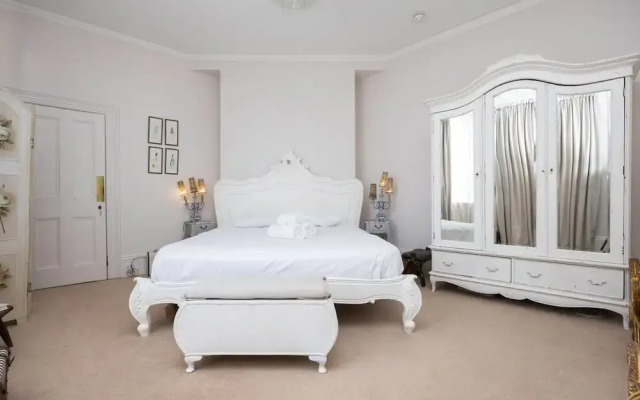 Host Stay St Aubyns Coastal Retreat