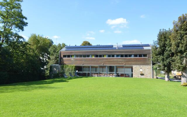 Modern Villa in Bevercé with Sauna