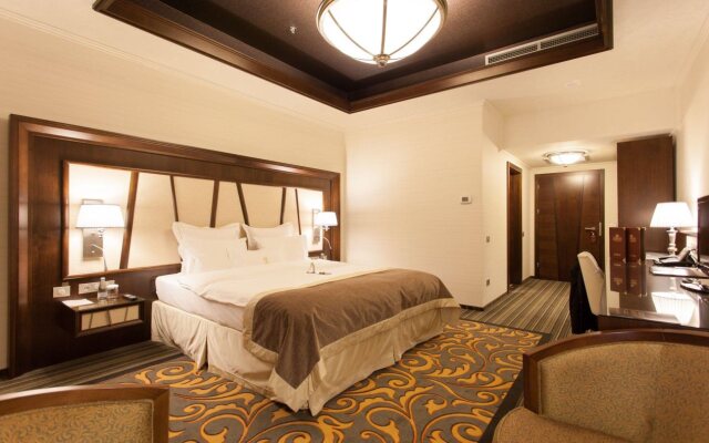 Metropolis Hotel