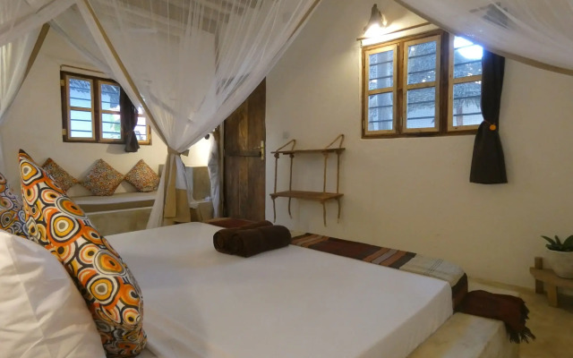 Bahari Pizza Restaurant and Bungalows