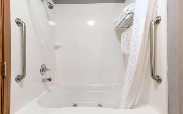 Comfort Suites Fairview Heights - St. Louis