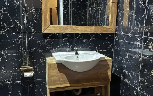New green Horse Hotel