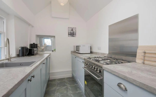 Sergeant'S Cottage